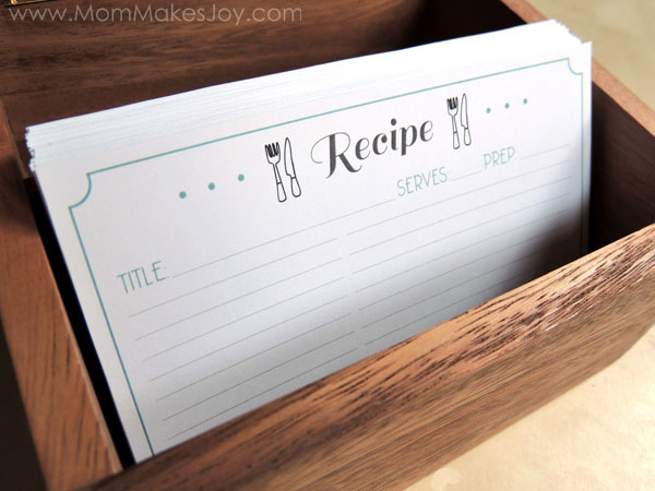 Do you use recipe cards? You should! Here are five reasons why, plus a free printable recipe card download so you can get started! | Free Printable Recipe Cards | Download | Mom Makes Joy