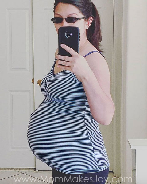 33 Weeks Pregnant Selfie